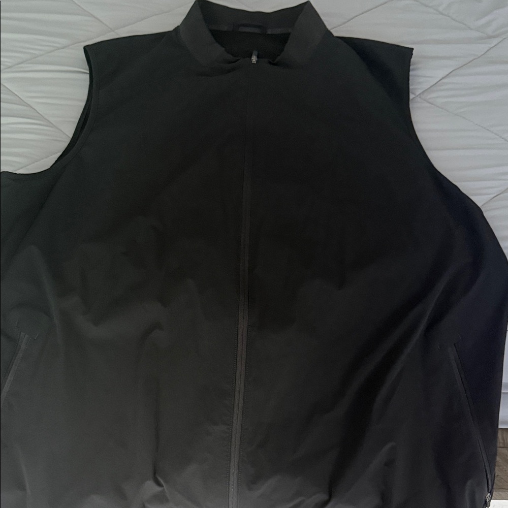 VRST Men's Black Sleeveless Jacket
